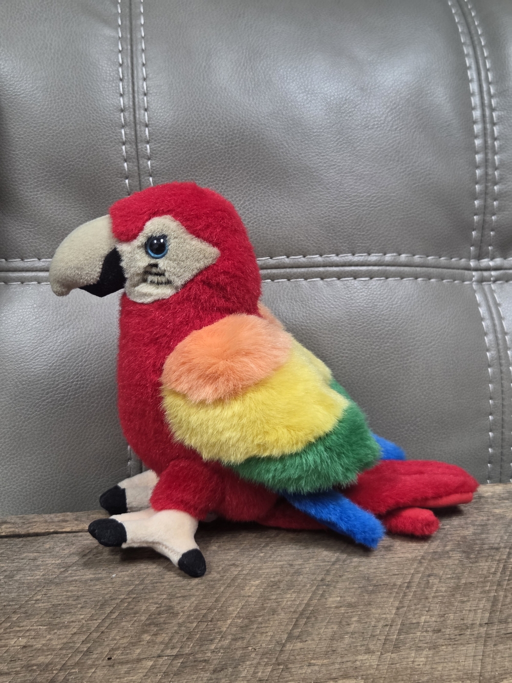 Vintage Walt Disney World Macaw Parrot 8" Plush Toy ~ Bin 1K